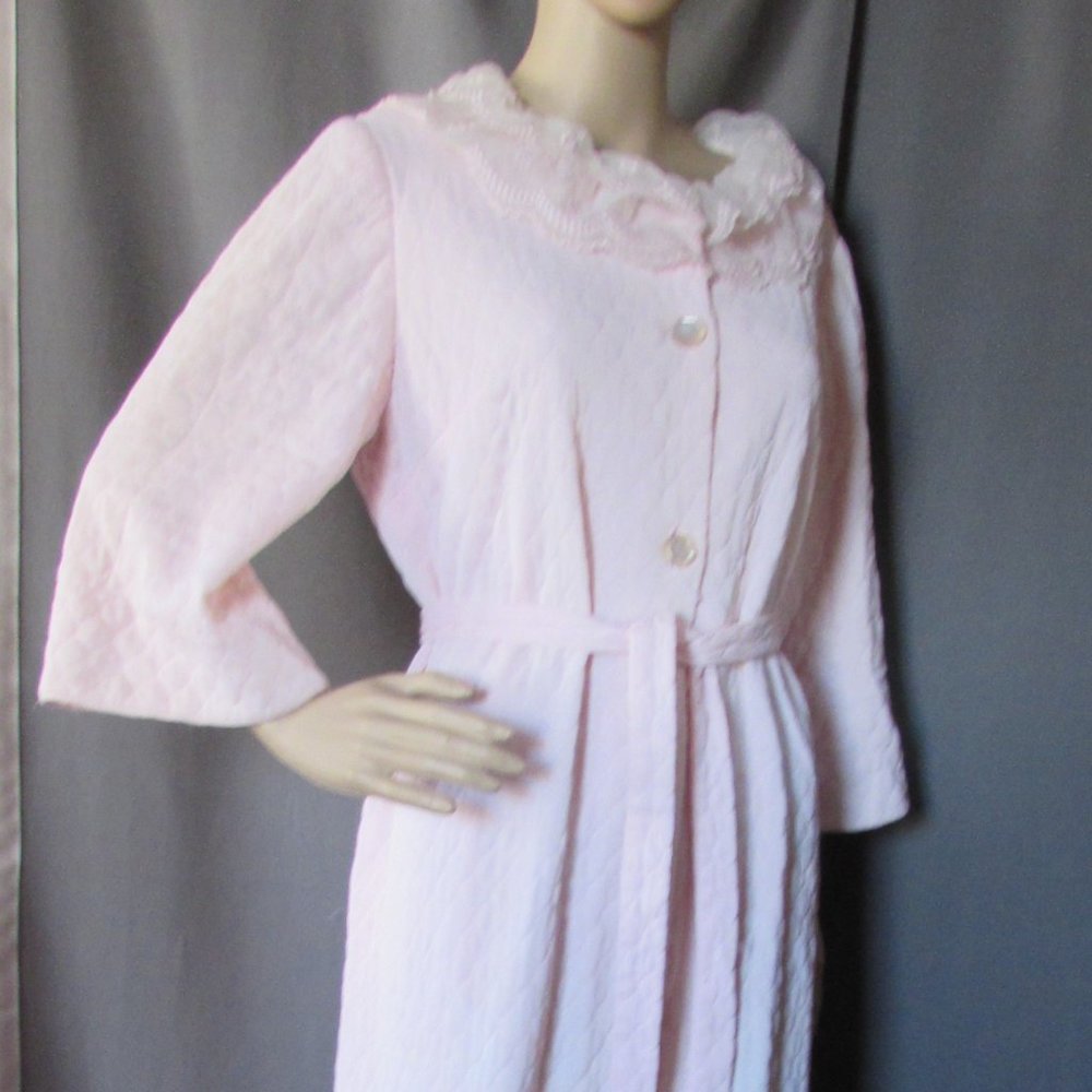SALE Comfy Quilted Robe in Pink with Ruffle Collar Marshall Field